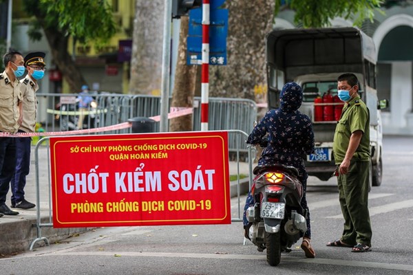 Công điện của Chủ tịch UBND TP Hà Nội: Thực hiện nghiêm giãn cách xã hội, giám sát chặt việc cấp giấy đi đường