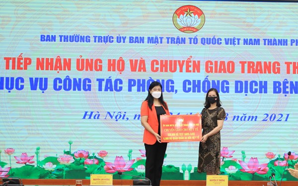 MTTQ Việt Nam TP Hà Nội chuyển giao 50 máy thở cho Đại học Y Hà Nội