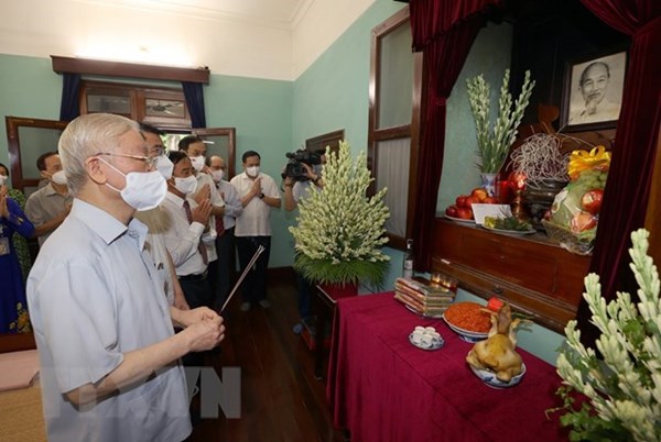 76 năm Quốc khánh: Tổng Bí thư Nguyễn Phú Trọng dâng hương tưởng niệm Chủ tịch Hồ Chí Minh