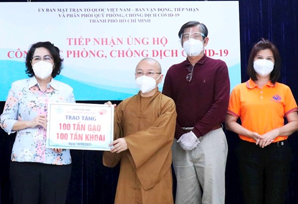 TP Hồ Chí Minh: Tiếp nhận túi an sinh, nhu yếu phẩm vật tư, trang thiết bị y tế phục vụ công tác phòng, chống dịch