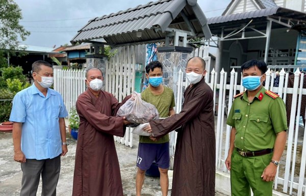 Giáo hội Phật giáo Việt Nam tỉnh Kiên Giang giải cứu nông sản, thực hiện “Chuyến xe 0 đồng”