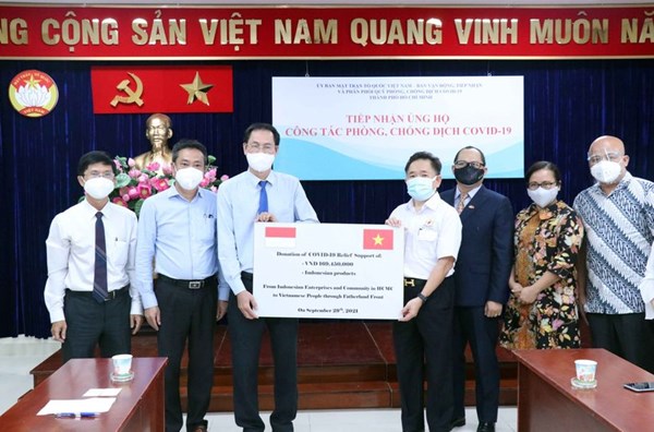 Các doanh nghiệp và cộng đồng người Indonesia tại thành phố Hồ Chí Minh ủng hộ công tác phòng, chống dịch