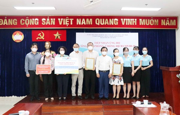 Hơn 5 tỷ đồng trang thiết bị y tế ủng hộ thành phố Hồ Chí Minh chống dịch