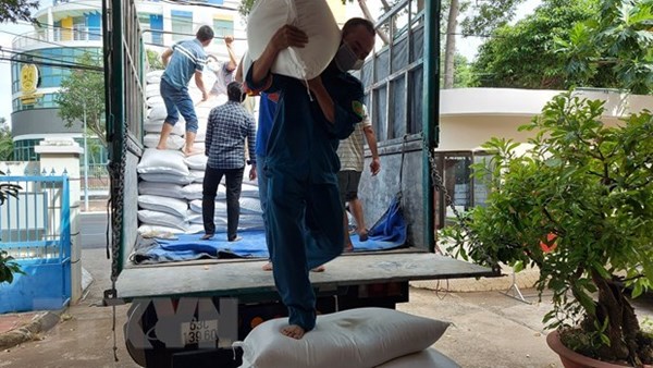 Xuất cấp 71.000 tấn gạo hỗ trợ cho các tỉnh phòng, chống COVID-19