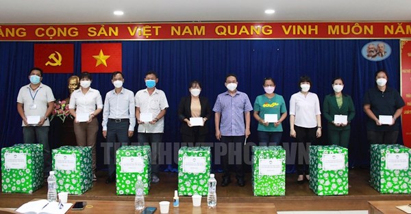 Ủy ban MTTQ Việt Nam TPHCM thăm, động viên đội ngũ cán bộ Mặt trận và lực lượng tình nguyện viên