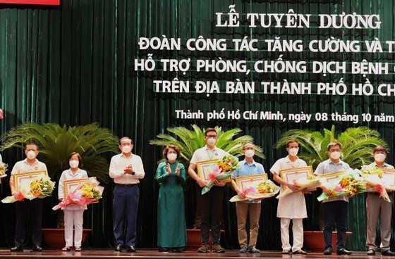 Tuyên dương 170 tập thể, cá nhân lực lượng y tế hỗ trợ TP Hồ Chí Minh chống dịch 