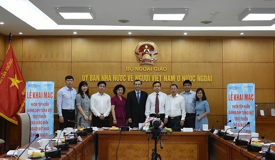 Nâng cao trình độ cho các giáo viên Việt Nam ở nước ngoài