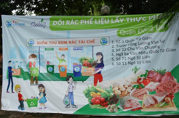 Độc đáo mô hình “mang rác thải đến, cầm thực phẩm về“