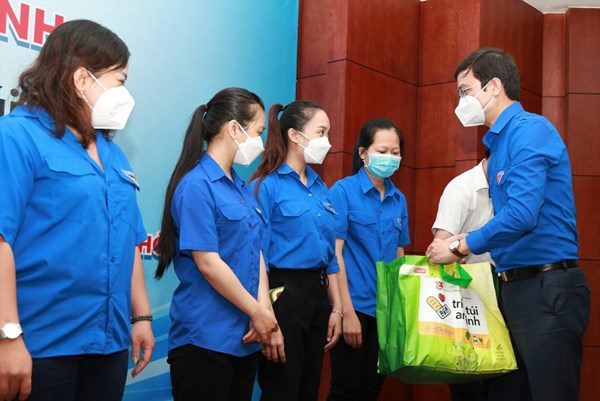 T.Ư Đoàn tặng 2.000 túi an sinh cho thanh niên công nhân có hoàn cảnh khó khăn tại TP HCM