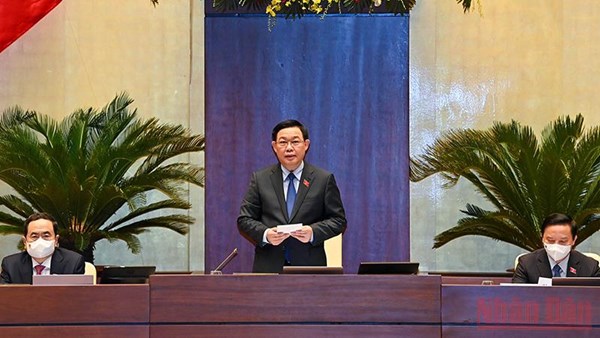 Chủ tịch Quốc hội Vương Đình Huệ điều hành phiên chất vấn đầu tiên của nhiệm kỳ
