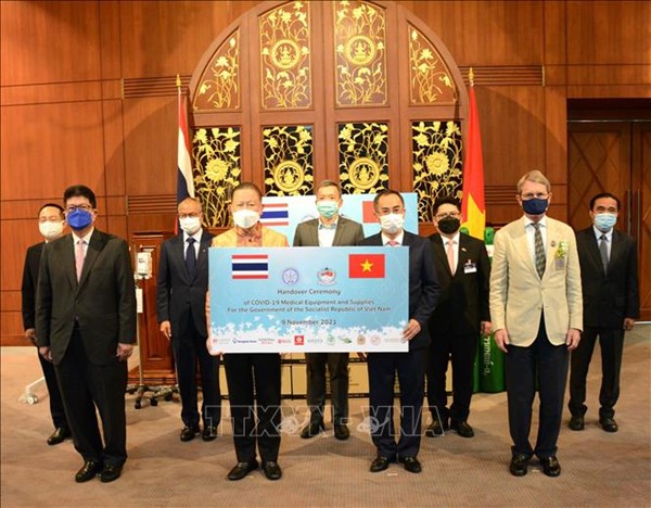 Thái Lan tặng vật tư y tế chống dịch COVID-19 cho Việt Nam 