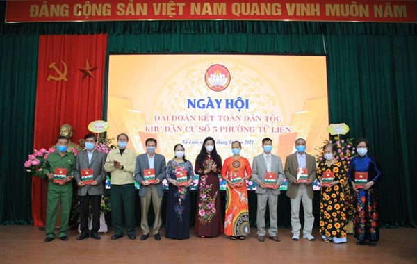 Hà Nội: Những sự sẻ chia kịp thời tới hộ nghèo trong Ngày hội đại đoàn kết toàn dân tộc