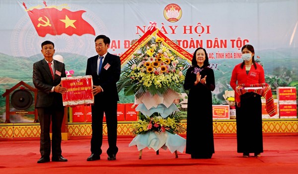 Trưởng Ban Tổ chức Trung ương Trương Thị Mai dự Ngày hội Đại đoàn kết toàn dân tộc tại Hòa Bình