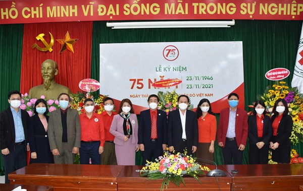 Phó Chủ tịch – Tổng Thư ký Lê Tiến Châu chúc mừng kỷ niệm 75 năm Hội Chữ thập đỏ Việt Nam