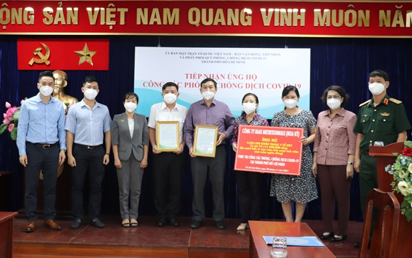 Thành phố Hồ Chí Minh tiếp nhận hơn 34 tỷ đồng thiết bị y tế hỗ trợ công tác phòng, chống dịch