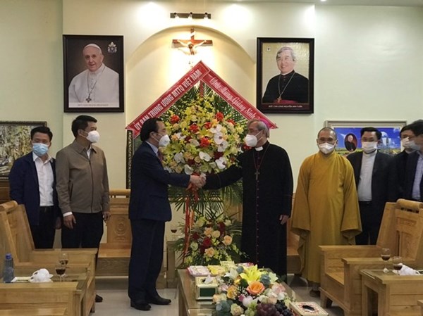 Phó Chủ tịch Ngô Sách Thực chúc mừng Giáng sinh Tòa Giám mục Giáo phận Hà Tĩnh 