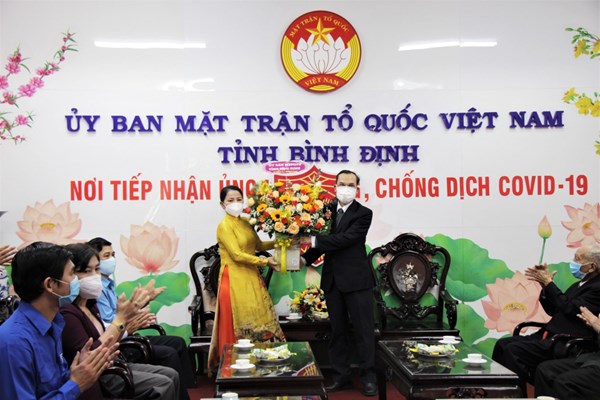MTTQ Việt Nam tỉnh Bình Định thăm, chúc mừng Lễ Giáng sinh năm 2021