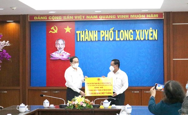 Phó Chủ tịch Thường trực Quốc hội Trần Thanh Mẫn thăm và tặng quà các gia đình chính sách tiêu biểu tại An Giang  