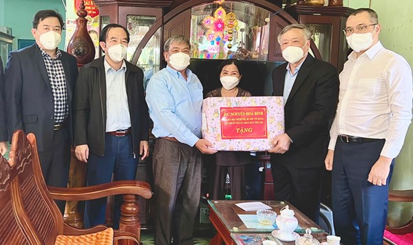 200 suất quà được trao tại “Tết sum vầy-Xuân bình an” tỉnh Phú Yên