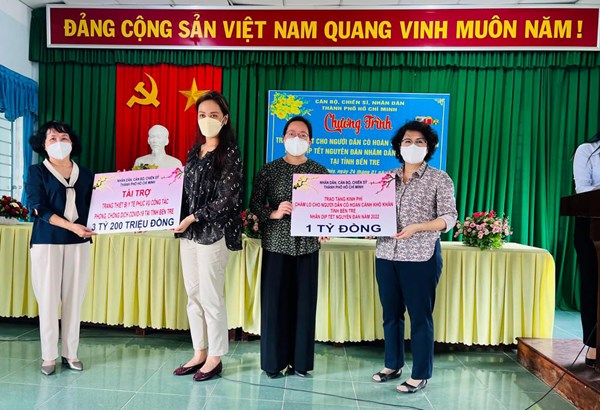 MTTQ thành phố Hồ Chí Minh trao quà cho hộ nghèo tại hai tỉnh Bến Tre và Vĩnh Long
