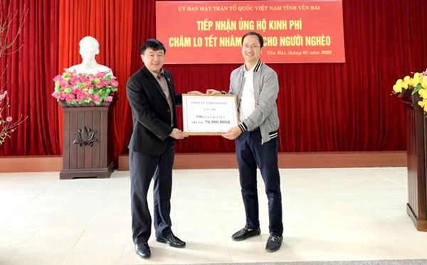 Ủy ban Mặt trận Tổ quốc tỉnh Yên Bái tiếp nhận 100 suất quà tết cho người nghèo