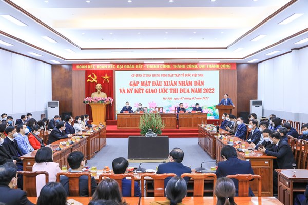 UBTƯ MTTQ Việt Nam gặp mặt đầu xuân và ký giao ước thi đua năm 2022