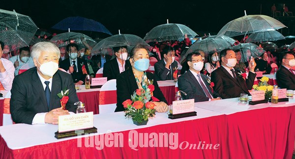 Chủ tịch Đỗ Văn Chiến dự Lễ Kỷ niệm 75 năm Ngày Bác Hồ trở lại Tuyên Quang lãnh đạo toàn quốc kháng chiến