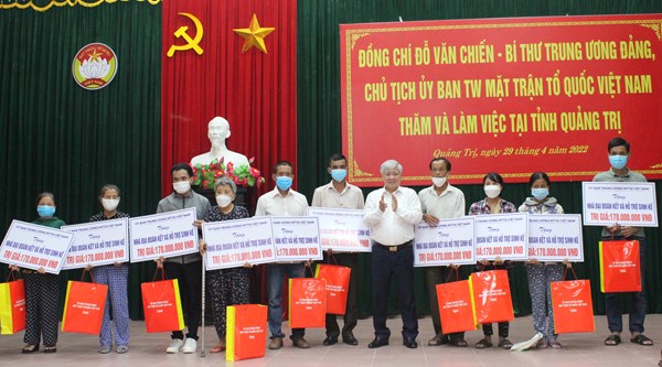 Chủ tịch Đỗ Văn Chiến làm việc với Ủy ban MTTQ Việt Nam tỉnh Quảng Trị