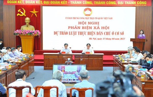 Một số giải pháp nhằm nâng cao vai trò của MTTQ Việt Nam bảo vệ, tham gia bảo vệ quyền con người, quyền công dân