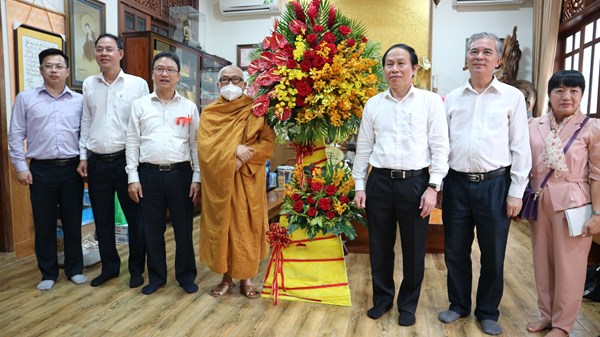 Phó Chủ tịch – Tổng Thư ký Lê Tiến Châu thăm, chúc mừng Đại lễ Phật đản tại Thành phố Hồ Chí Minh