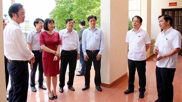 Phó Chủ tịch Nguyễn Hữu Dũng khảo sát việc sắp xếp các đơn vị hành chính cấp xã trên địa bàn thành phố Hòa Bình