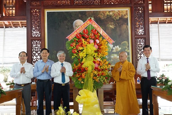 Chủ tịch Đỗ Văn Chiến chúc mừng Đại lễ Phật đản tại Đồng Nai