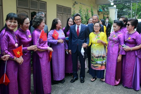 Phó Thủ tướng Vũ Đức Đam gặp gỡ cộng đồng người Việt tại Thái Lan