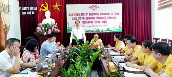 Phó Chủ tịch Phùng Khánh Tài khảo sát việc ứng dụng công nghệ số tại Mặt trận Nghệ An
