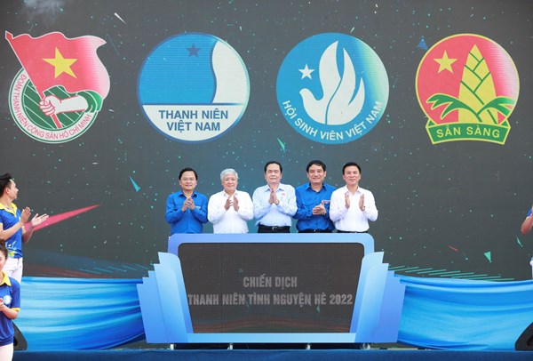 Chủ tịch UBTƯ MTTQ Việt Nam Đỗ Văn Chiến dự Lễ ra quân Chiến dịch Thanh niên tình nguyện hè 2022