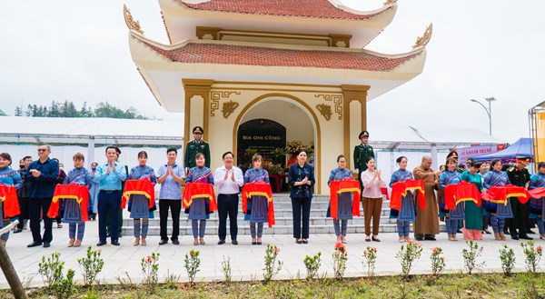 Phó Chủ tịch Trương Thị Ngọc Ánh dự lễ khánh thành Nhà bia tưởng niệm 49 chiến sĩ Trung đoàn 148 