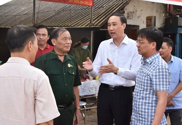 Phó Chủ tịch Phùng Khánh Tài khảo sát một số mô hình xử lý rác thải tại Tuyên Quang