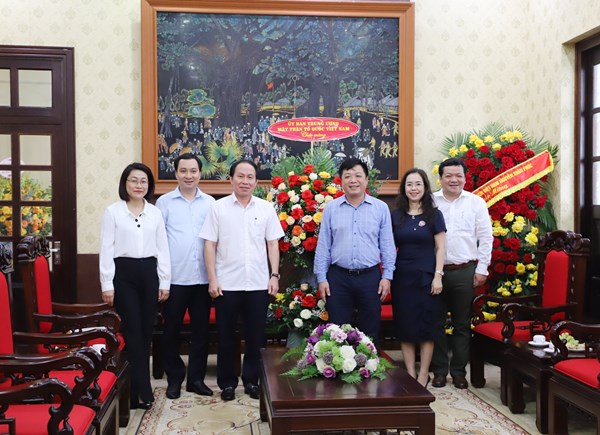Phó Chủ tịch – Tổng Thư ký Lê Tiến Châu thăm, chúc mừng các cơ quan báo chí nhân Ngày báo chí cách mạng Việt Nam