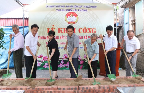 Hải Phòng: Trao kinh phí hỗ trợ xây nhà và phát triển giống vốn cho hộ nghèo xã Vinh Quang, huyện Tiên Lãng