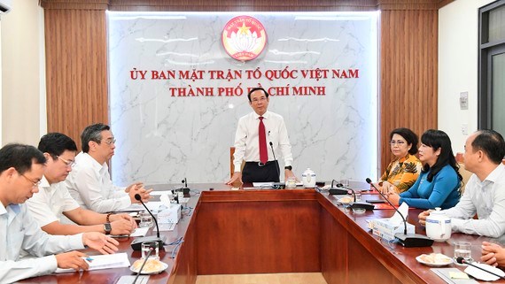 Bí thư Thành ủy TPHCM Nguyễn Văn Nên đánh giá cao đóng góp của đồng chí Tô Thị Bích Châu và chào mừng đồng chí Trần Kim Yến