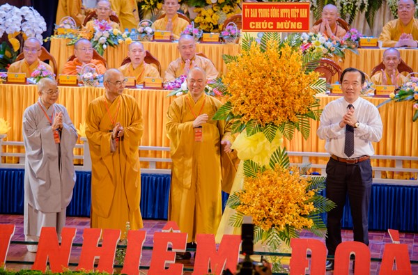 Phó Chủ tịch Ngô Sách Thực tham dự Đại hội Đại biểu Phật giáo Việt Nam tỉnh Bình Phước 