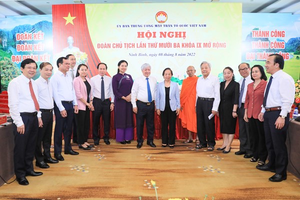 Một số vấn đề về đổi mới phương thức lãnh đạo của Đảng đối với Mặt trận Tổ quốc Việt Nam và các tổ chức chính trị - xã hội