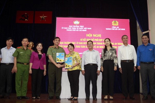 MTTQ Việt Nam Thành phố Hồ Chí Minh và Công an Thành phố ký kết Quy chế phối hợp về đẩy mạnh phong trào toàn dân bảo vệ an ninh Tổ quốc