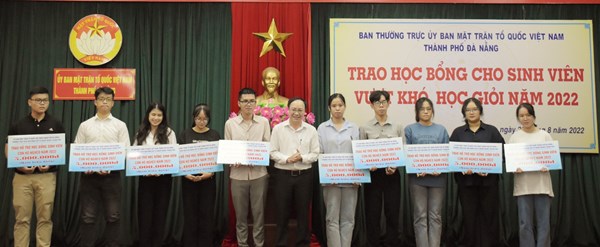 Đà Nẵng: Trao học bổng cho 70 em sinh viên con hộ nghèo vượt khó, học giỏi năm 2022