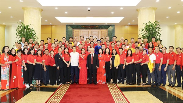 Tổng Bí thư Nguyễn Phú Trọng gặp mặt đại biểu dự Đại hội XI Hội Chữ thập đỏ Việt Nam: Nhân đạo, từ thiện là nét đẹp, truyền thống quý báu của Dân tộc ta!