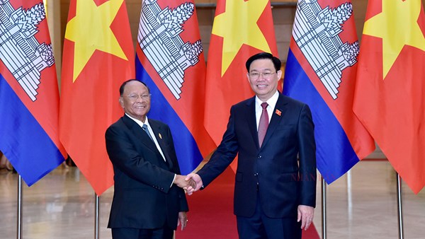 Chủ tịch Quốc hội Vương Đình Huệ đón, hội đàm với Chủ tịch Quốc hội Vương quốc Campuchia