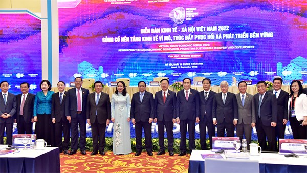 Diễn đàn Kinh tế - Xã hội Việt Nam 2022: Củng cố nền tảng kinh tế vĩ mô, thúc đẩy phục hồi và phát triển bền vững
