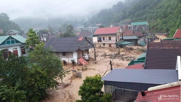 Lũ quét nghiêm trọng tại Kỳ Sơn (Nghệ An): Nỗ lực tiếp cận, ứng cứu người dân  