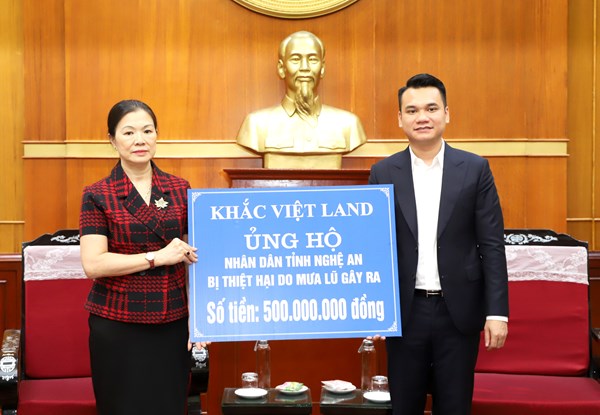 Ca sĩ, nhạc sĩ Khắc Việt ủng hộ số tiền 500 triệu đồng gửi tới người dân vùng lũ tỉnh Nghệ An 
