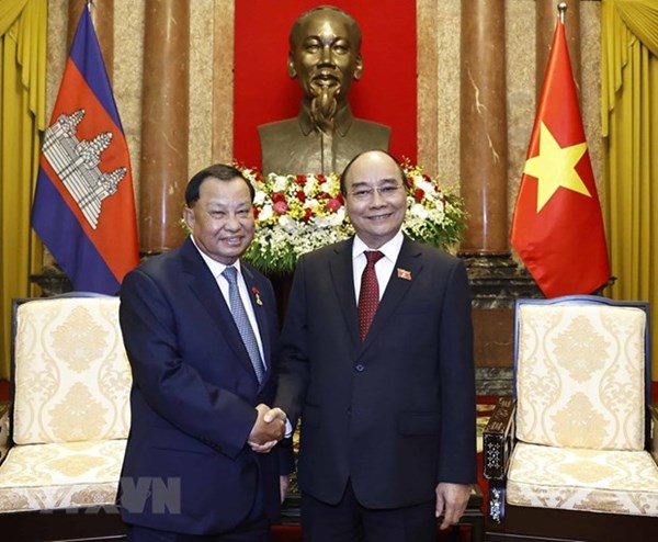 Chủ tịch nước Nguyễn Xuân Phúc tiếp Chủ tịch Thượng viện Campuchia Samdech Say Chhum